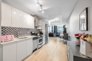 JUSTED LISTED! Extra-Large One Bed Suite at 51 East Liberty